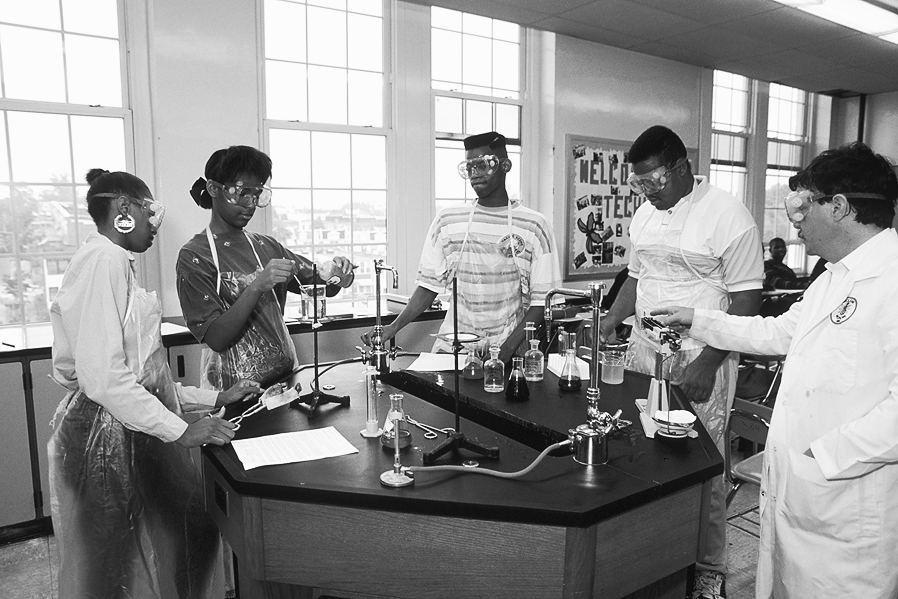 Bac Physique-Chimie 2025 : Le programme et les notions à bien maîtriser